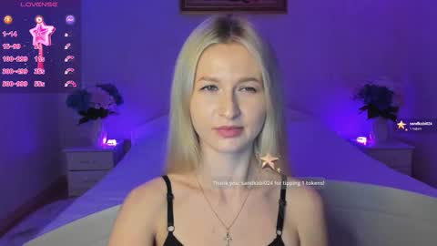 Snapshot of mellina_tey chatting on November 23, 8:41 pm Mellina online show from November 23, 8:41 pm