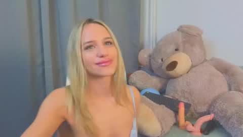 Snapshot of mellisakim chatting on December 13, 10:59 pm Mellisa online show from December 13, 10:59 pm