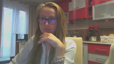 Snapshot of melly_rosey chatting on December 5, 12:33 pm Melly online show from December 5, 12:33 pm