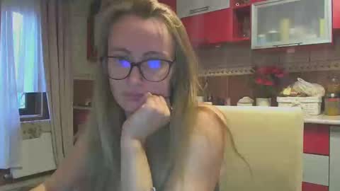 Snapshot of melly_rosey chatting on January 9, 8:24 am Melly online show from January 9, 8:24 am