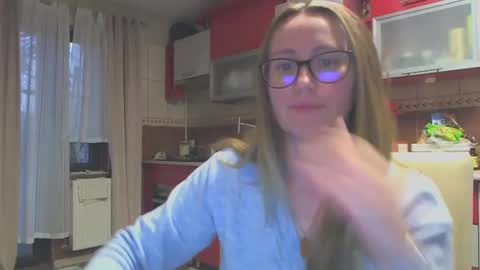 Snapshot of melly_rosey chatting on January 16, 3:02 pm Melly online show from January 16, 3:02 pm
