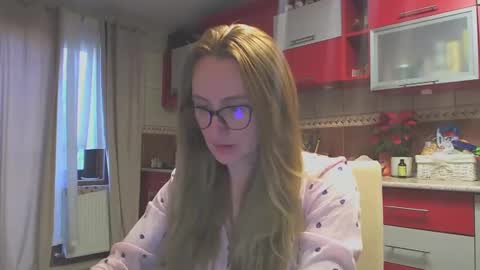 Snapshot of melly_rosey chatting on January 20, 8:19 am Melly online show from January 20, 8:19 am