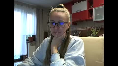 Snapshot of melly_rosey chatting on March 10, 7:32 am Melly online show from March 10, 7:32 am
