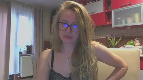 Snapshot of melly_rosey chatting on March 11, 7:58 am Melly online show from March 11, 7:58 am