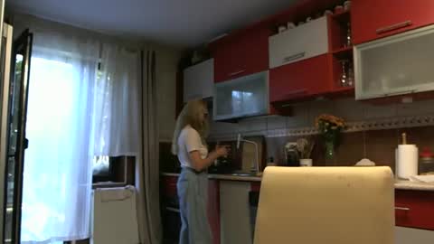 Snapshot of melly_rosey chatting on September 9, 7:08 am Melly online show from September 9, 7:08 am