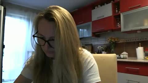 Snapshot of melly_rosey chatting on September 11, 6:35 am Melly online show from September 11, 6:35 am