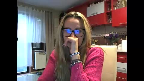 Snapshot of melly_rosey chatting on September 29, 6:18 am Melly online show from September 29, 6:18 am