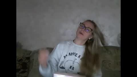 Snapshot of melly_rosey chatting on October 7, 6:54 am Melly online show from October 7, 6:54 am