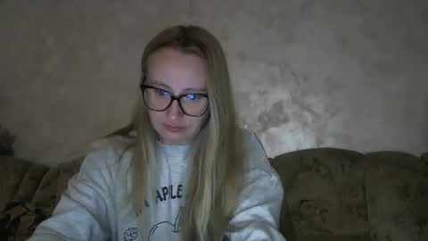 Snapshot of melly_rosey chatting on October 8, 7:06 am Melly online show from October 8, 7:06 am