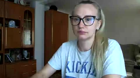 Snapshot of melly_rosey chatting on June 29, 7:36 am Melly online show from June 29, 7:36 am