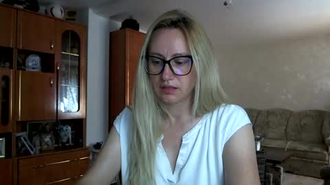 Snapshot of melly_rosey chatting on July 1, 7:43 am Melly online show from July 1, 7:43 am