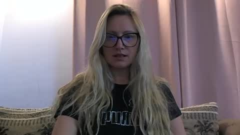 Snapshot of melly_rosey chatting on July 8, 6:07 am Melly online show from July 8, 6:07 am