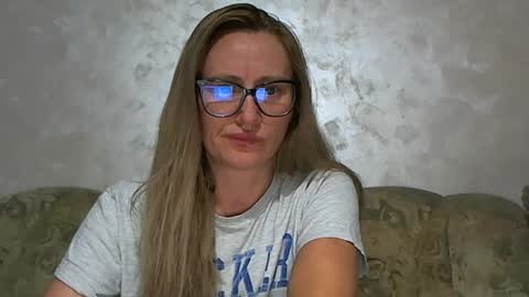 Snapshot of melly_rosey chatting on July 21, 9:50 pm Melly online show from July 21, 9:50 pm