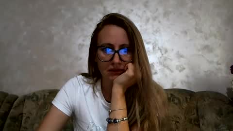 Snapshot of melly_rosey chatting on July 24, 8:56 am Melly online show from July 24, 8:56 am