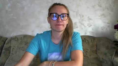 Snapshot of melly_rosey chatting on July 26, 7:48 am Melly online show from July 26, 7:48 am