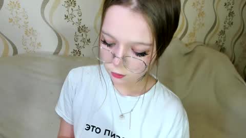 MelMooon online show from December 18, 2:50 am