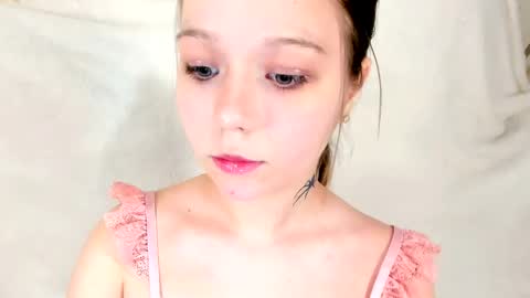 MelMooon online show from February 2, 11:53 am