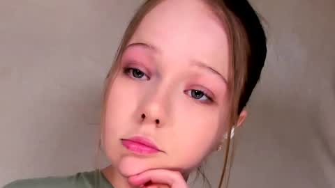 MelMooon online show from June 10, 7:57 pm