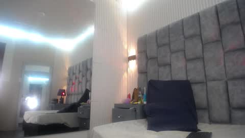 Snapshot of melo_deborah chatting on December 2, 9:21 pm Debora online show from December 2, 9:21 pm