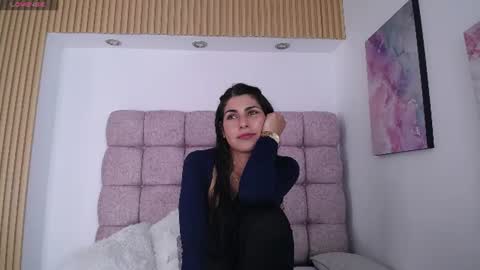 Snapshot of melodiroux_ chatting on June 14, 5:37 pm Melodi online show from June 14, 5:37 pm