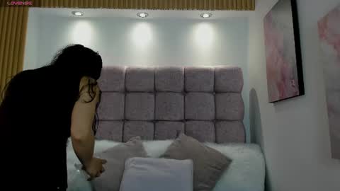 Snapshot of melodiroux_ chatting on June 19, 1:04 pm Melodi online show from June 19, 1:04 pm