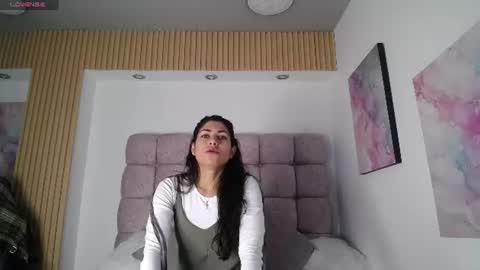 Snapshot of melodiroux_ chatting on June 21, 1:13 pm Melodi online show from June 21, 1:13 pm