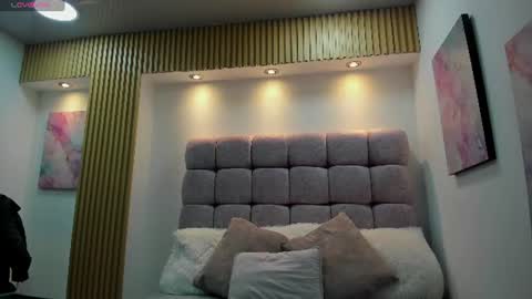 Snapshot of melodiroux_ chatting on June 24, 12:26 pm Melodi online show from June 24, 12:26 pm