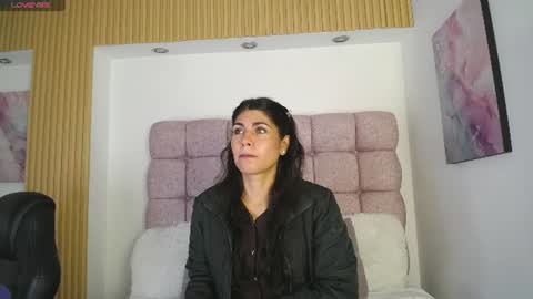 Snapshot of melodiroux_ chatting on June 28, 12:44 pm Melodi online show from June 28, 12:44 pm