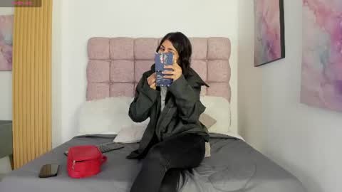Snapshot of melodiroux_ chatting on June 29, 12:27 pm Melodi online show from June 29, 12:27 pm