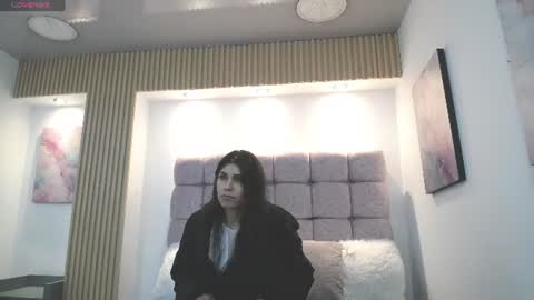 Snapshot of melodiroux_ chatting on July 2, 12:44 pm Melodi online show from July 2, 12:44 pm