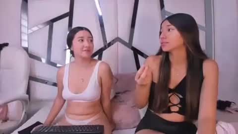 Snapshot of melodiwilliams chatting on November 24, 7:35 pm Melodi online show from November 24, 7:35 pm