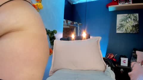 Snapshot of melody_bonnie22 chatting on December 5, 11:16 am Leslie online show from December 5, 11:16 am