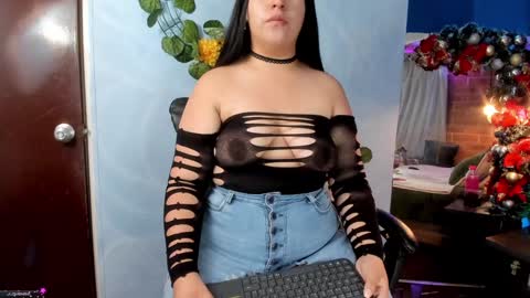 Snapshot of melody_bonnie22 chatting on December 13, 11:02 am Leslie online show from December 13, 11:02 am