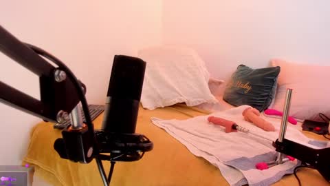 Snapshot of melody_bonnie22 chatting on February 8, 3:10 pm Leslie online show from February 8, 3:10 pm