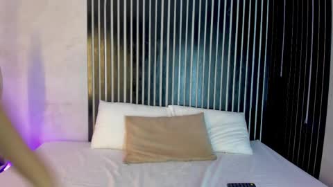 Snapshot of melody_phillips2 chatting on March 3, 5:13 am melody phillips online show from March 3, 5:13 am