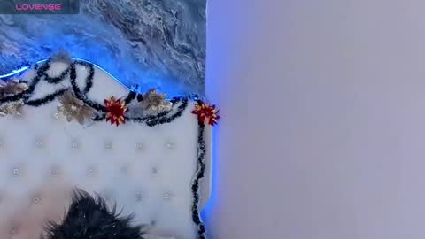 Snapshot of melody_suarez chatting on December 18, 4:20 am MELODY online show from December 18, 4:20 am