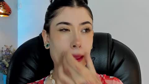 Snapshot of melody_suarez chatting on December 28, 7:43 pm MELODY online show from December 28, 7:43 pm