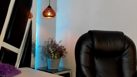 Snapshot of melody_suarez chatting on December 28, 10:55 pm MELODY online show from December 28, 10:55 pm