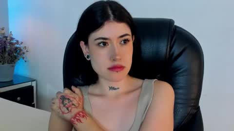 Snapshot of melody_suarez chatting on December 30, 10:55 pm MELODY online show from December 30, 10:55 pm