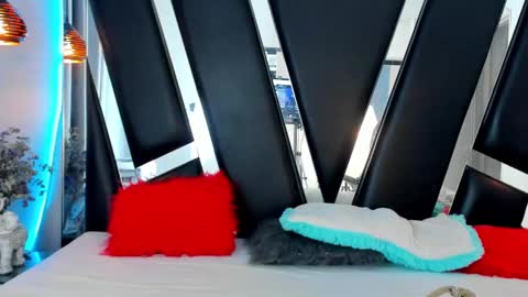 Snapshot of melody_suarez chatting on December 31, 7:40 pm MELODY online show from December 31, 7:40 pm