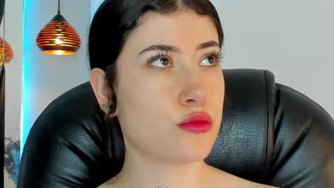 Snapshot of melody_suarez chatting on January 9, 1:29 am MELODY online show from January 9, 1:29 am