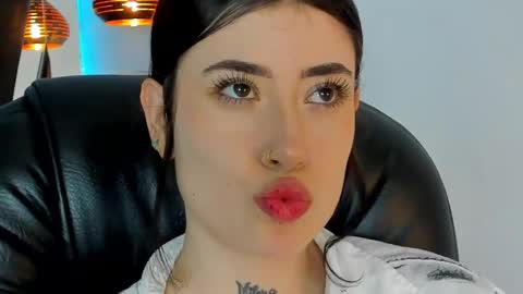 Snapshot of melody_suarez chatting on January 17, 11:18 pm MELODY online show from January 17, 11:18 pm