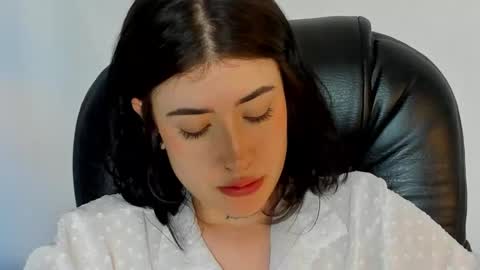 Snapshot of melody_suarez chatting on January 22, 2:15 am MELODY online show from January 22, 2:15 am