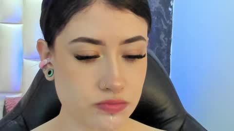 Snapshot of melody_suarez chatting on February 7, 8:10 pm MELODY online show from February 7, 8:10 pm