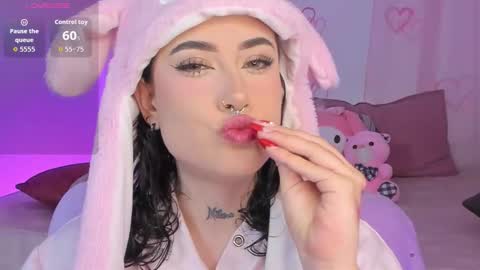 Snapshot of melody_suarez chatting on November 15, 11:32 pm MELODY online show from November 15, 11:32 pm