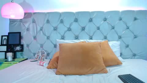 Snapshot of melodymansson chatting on January 28, 2:21 pm Luisa Castro online show from January 28, 2:21 pm