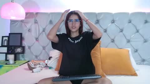 Snapshot of melodymansson chatting on February 10, 8:10 pm Luisa Castro online show from February 10, 8:10 pm