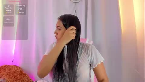 Snapshot of melodymoore_ chatting on August 6, 9:17 pm Melody online show from August 6, 9:17 pm