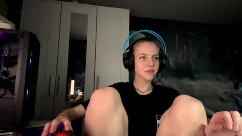 Hi Im Aria 18 years old online show from October 12, 12:15 pm