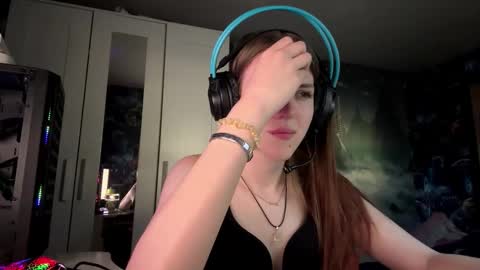 Hi Im Aria 18 years old online show from October 17, 12:30 pm